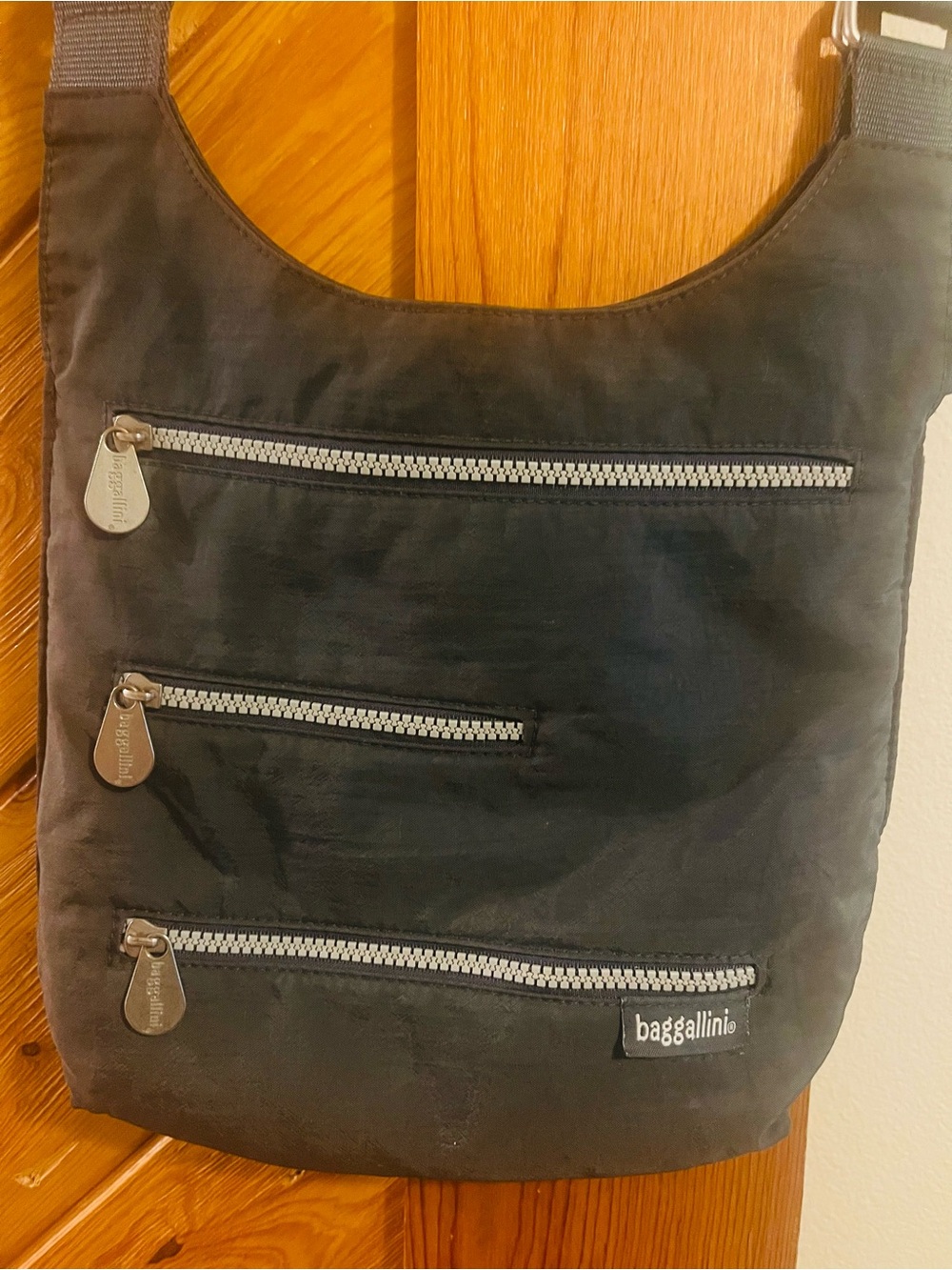 Baggallini Gray 3-pocket Crossbody Bag Silver Zippers, hot pink lining inside
